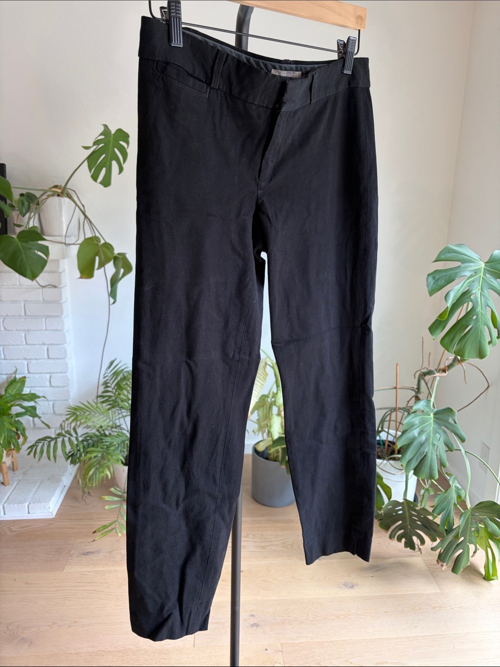 Banana Republic Black Stretchy Straight Leg Pants – Comfortable & Flattering